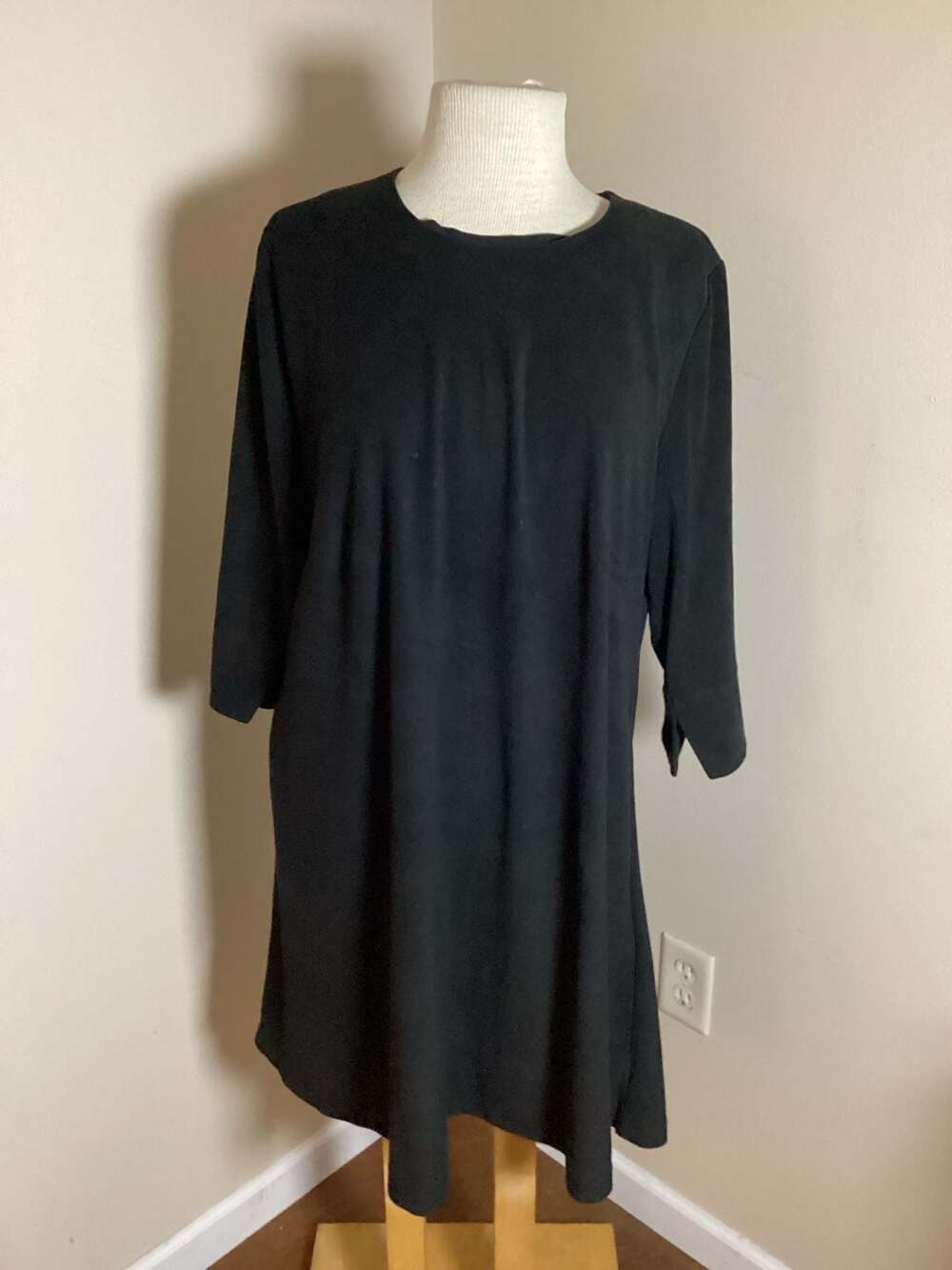Gretchen Scott Black Suede-Feel 3/4 Sleeve Back-Button Midi Dress